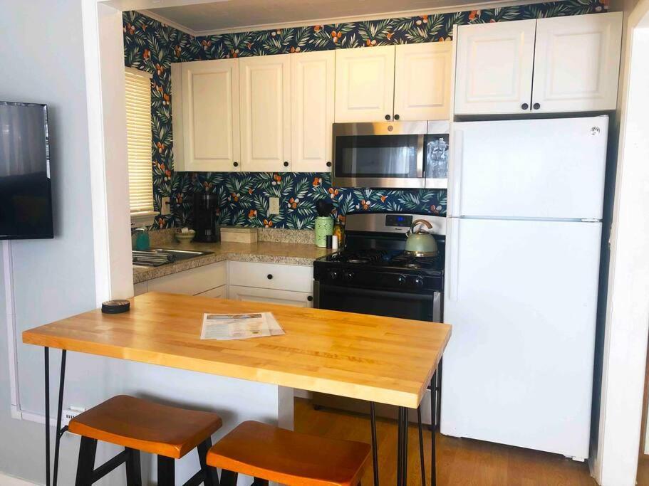 Steps To Beach & Downtown! Cozy Beach Bungalow #1 Лейк Уърт Екстериор снимка