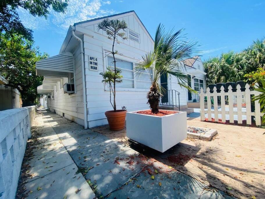 Steps To Beach & Downtown! Cozy Beach Bungalow #1 Лейк Уърт Екстериор снимка