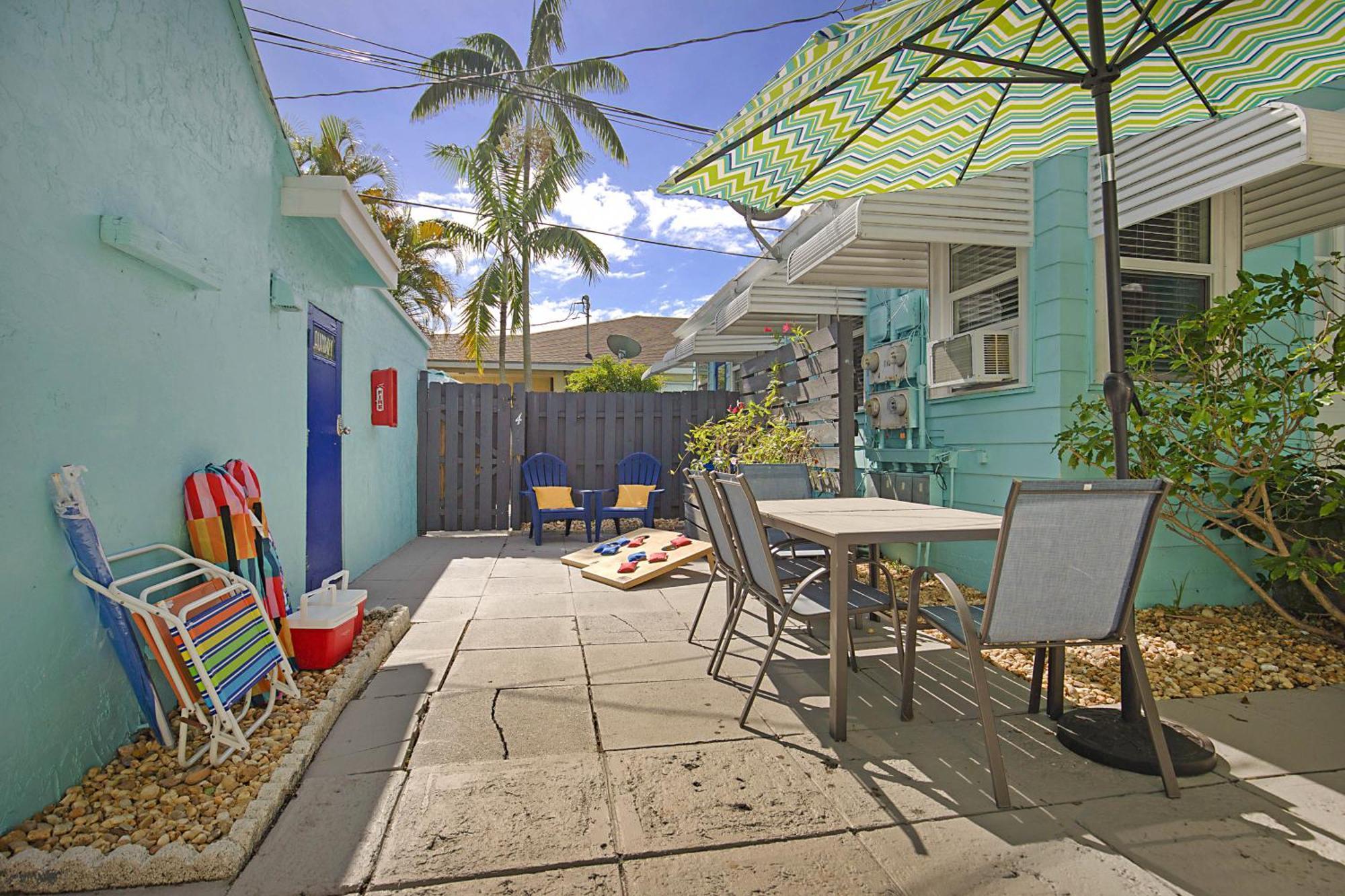 Steps To Beach & Downtown! Cozy Beach Bungalow #1 Лейк Уърт Екстериор снимка