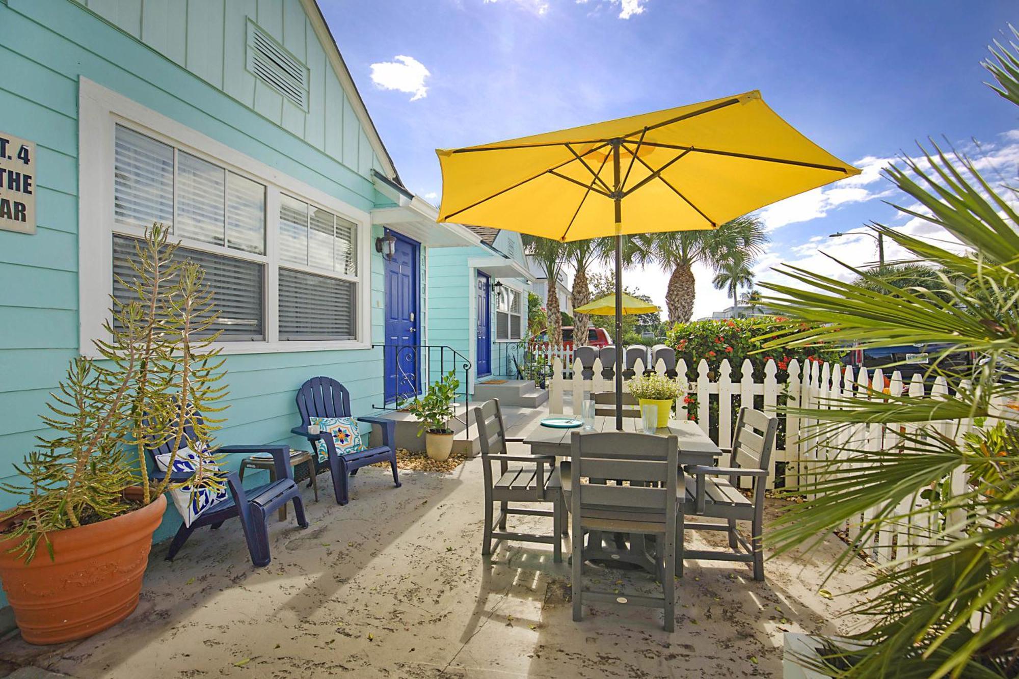 Steps To Beach & Downtown! Cozy Beach Bungalow #1 Лейк Уърт Екстериор снимка